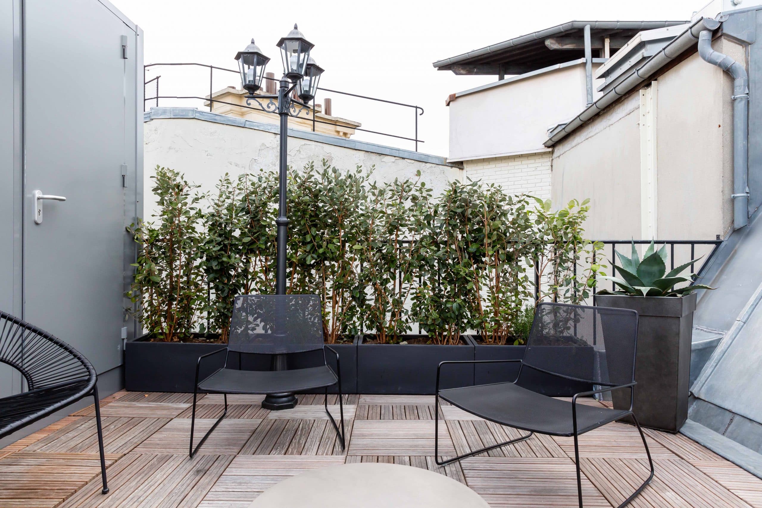 Terrasse aménagée sur les toits de l'Hôtel Daunou Opéra