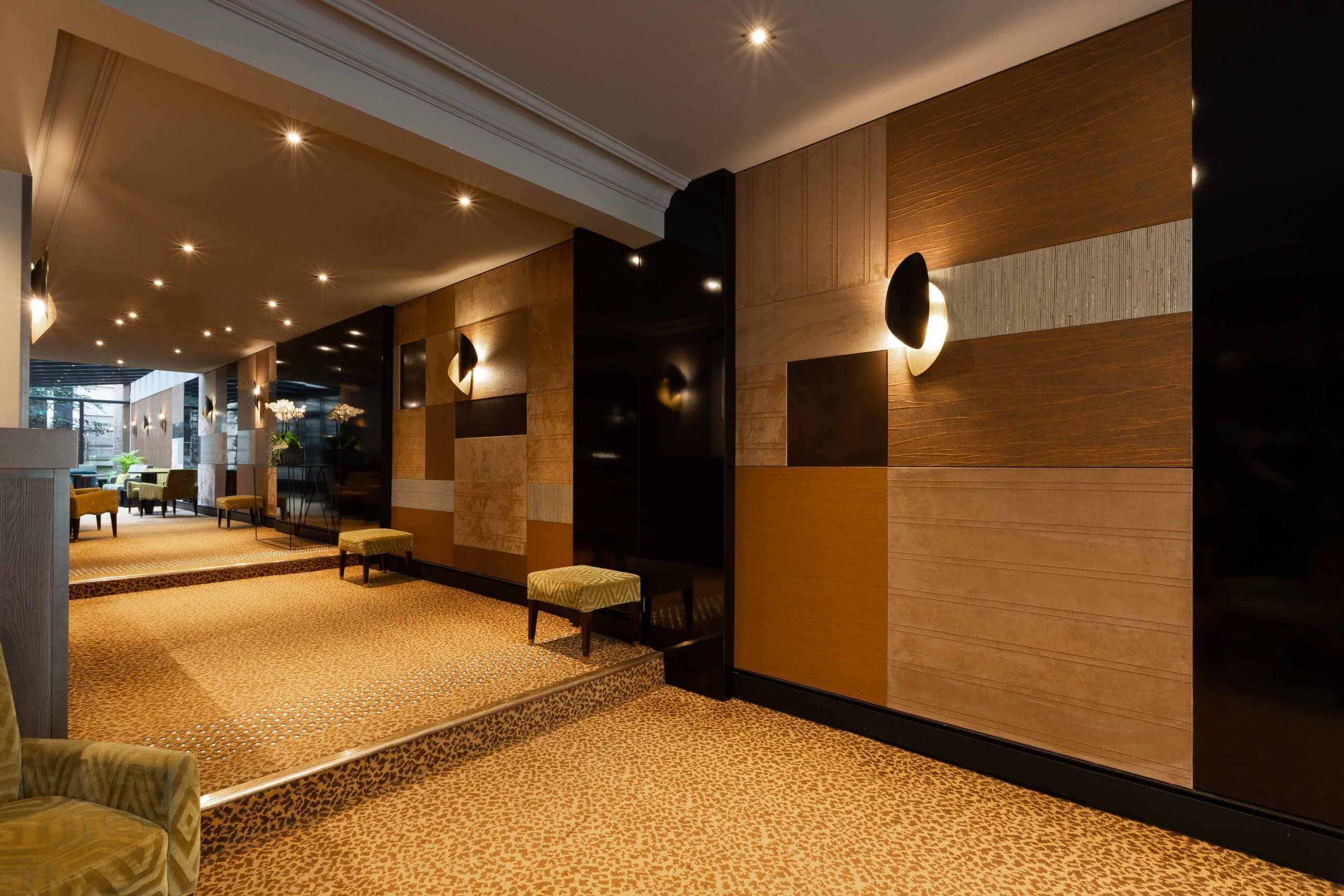 Circulation du lobby de l'Hôtel Concortel vers l'accueil